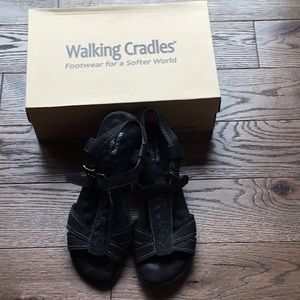 Walking cradles size 8 wide black Sandals